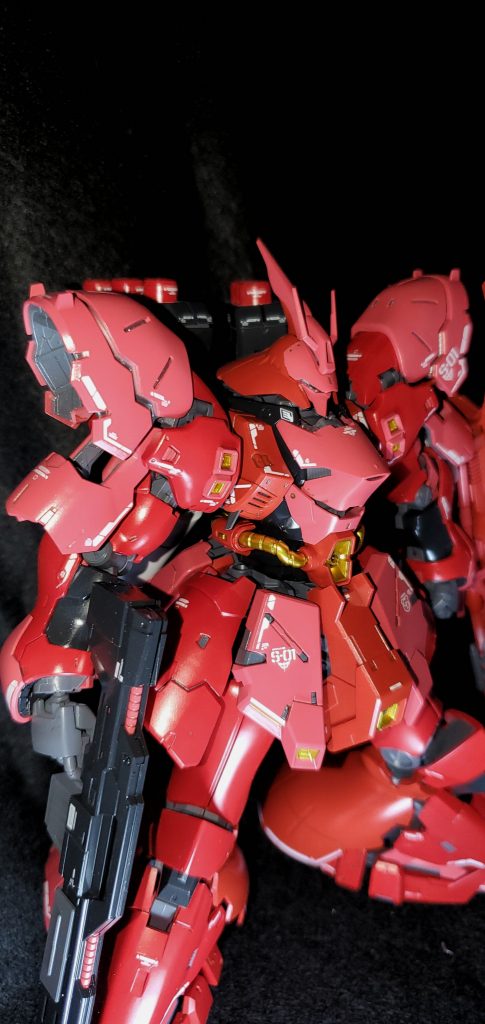 このrgサザビーは赤のパーツに三種類の色分けがあるので塗り分けましたが、いまいち写真ではわからず(--;)もっとメリハリつけて色分けすればよかったかなぁとも組み立てながら思いました…。