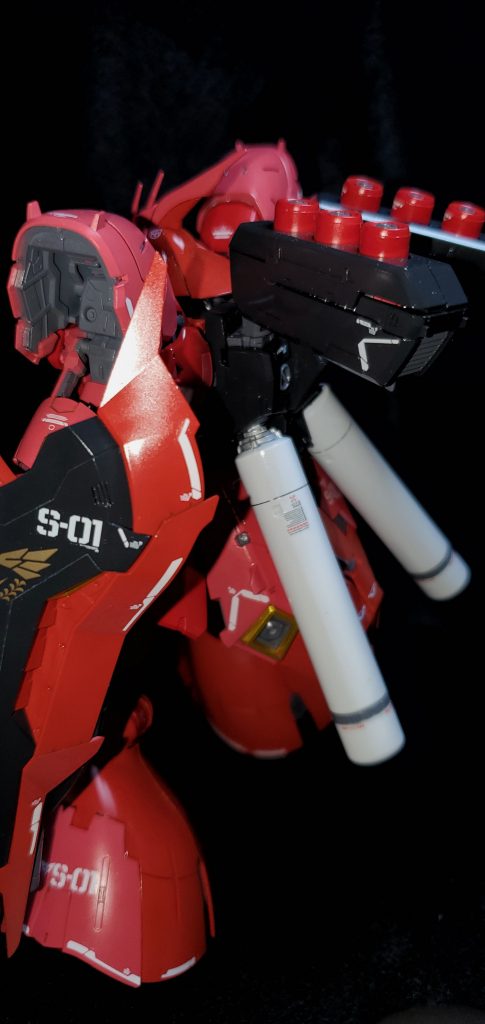 バックショットです。プロペラントタンクは黒でしたが、好みの問題で白に塗りました。今回工作らしい事をしたのはタンクの合わせ目を消したくらいです。ここのデカールはハイキューパーツのを使用しています。