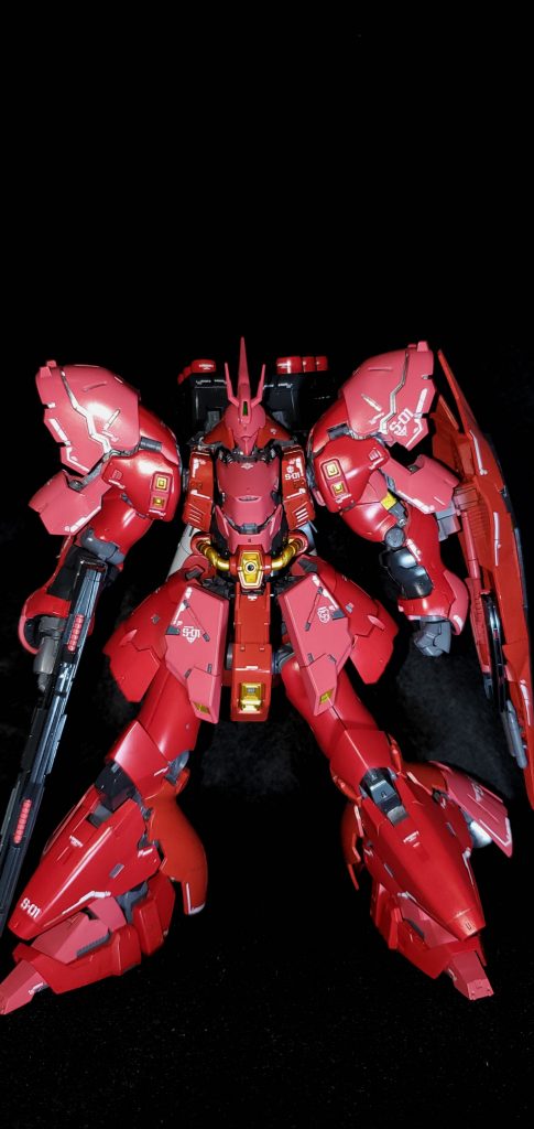 全パーツを一回バラして表面処理をした後、赤のパーツにはピンクサフを、その他パーツやフレームなどはメカサフのヘヴィを吹きました。