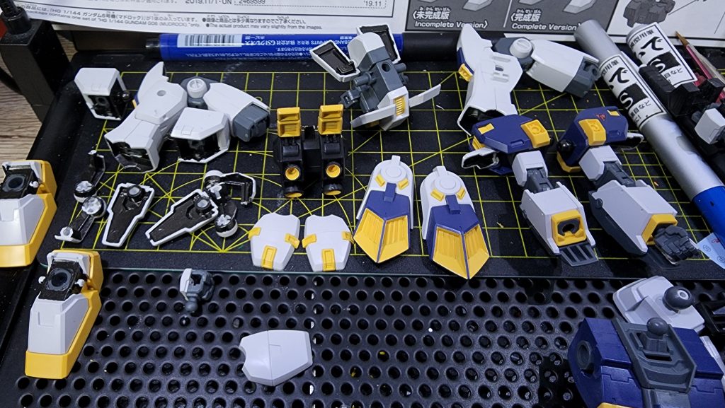 脚部のバーニアはほとんどの方が塗っていませんね(笑)しっかり塗りました。