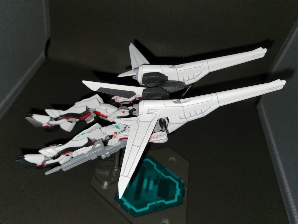 セイバー同様の高速飛行形態への可変も出来る機体となりました