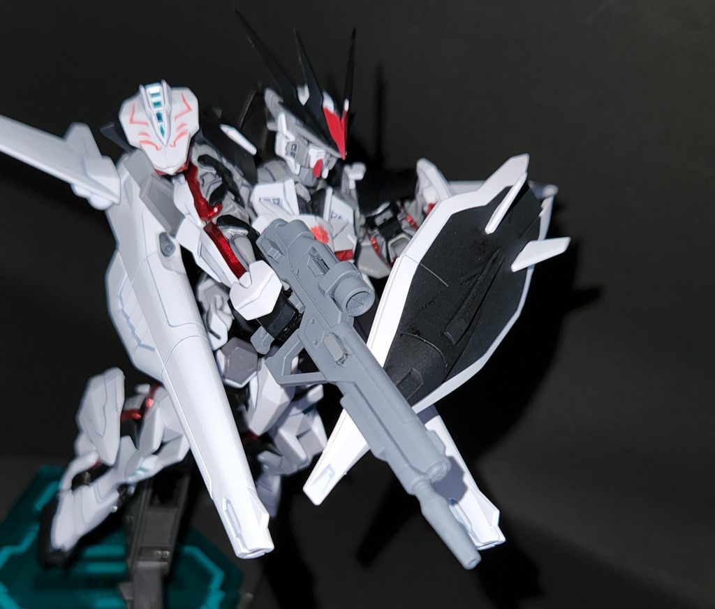 ビームライフルとセイバーのバックパックによる射撃を基本戦闘スタイルとしてますビームサーベルはシールド裏へホルダーを作りそこしまってますそして、(次の写真へ)