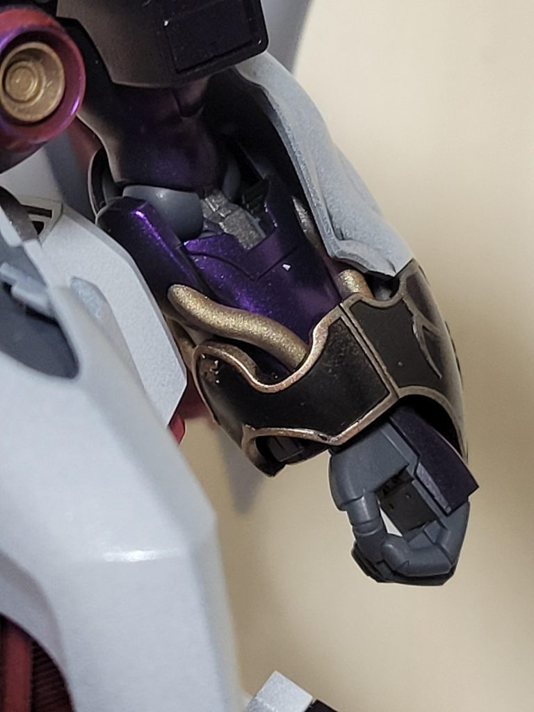 胸部のメガ粒子砲、パイプ部、袖は銅色にしました。