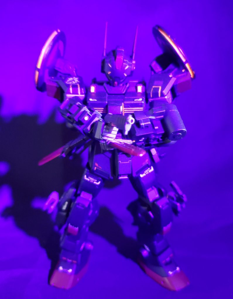 ブラックライトでもうちょっと蛍光カラーをを良い感じで表現したかったのですが、むずかしいですね;