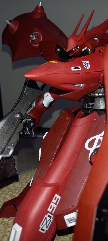 HGなのでしょうがないですがモノアイが一体式なので2mm透明塩ビで製作、塗った後にクリアグリーンだと気づいた………