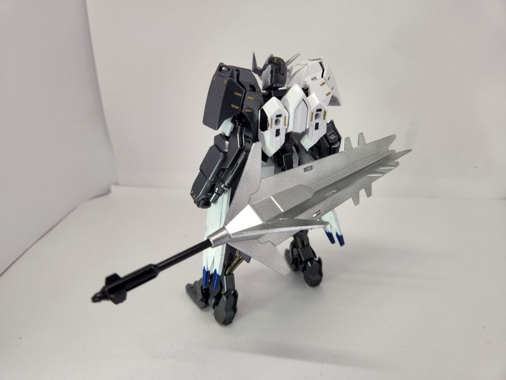 武装は超大型メイスと腕部砲になります。メイスはリアスカートにマウント可能です。