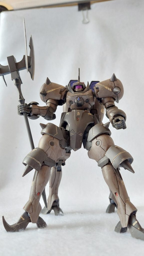 アルス率いる「ヒトツメ」の機体の一つであるエルドラブルート。今回は多重ウォッシングの練習で作ってみました。ビルド系ガンプラは汚しを入れるのに抵抗があるのですが、こちらは劇中リアルに存在するので例外だろうと言うことで。