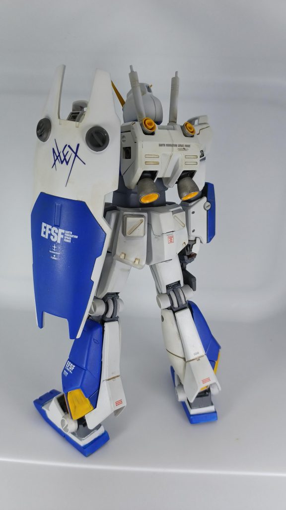 元々ジャンク品をベースにしたので、武装は付いてなかったので、シールドはジムカス、ライフルはver.kaから。