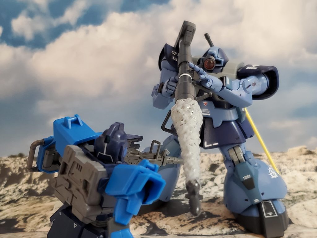 至近距離にもかかわらずバズーカ弾を回避する『蒼き死神』😱💦