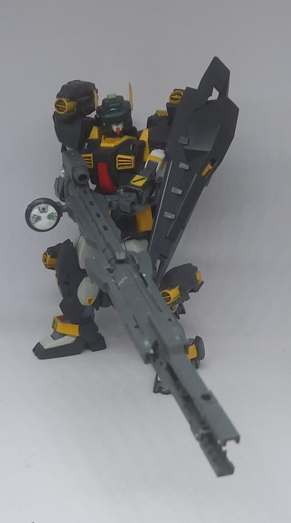 GNバスターライフルを構える姿。