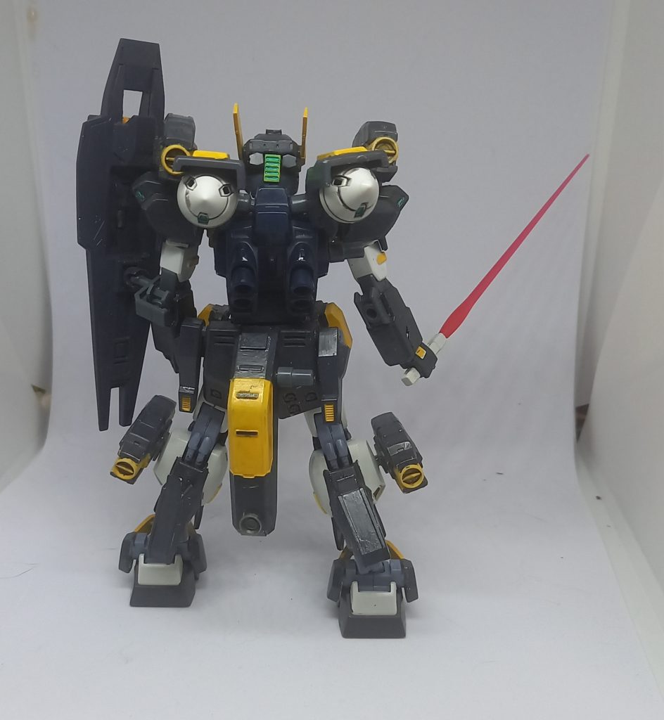 バックショット。GNドライブ2基装備。(ツイッターのアンケートで決まりました)他にも両肩と脚部にGNバーニアを4基装備。