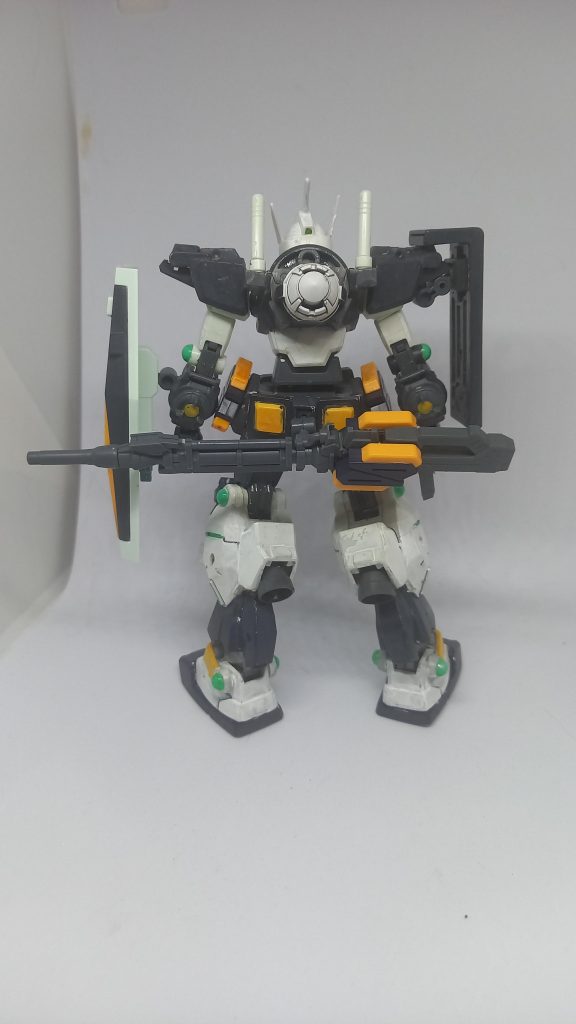 バックショット。元々この機体がGNバスターライフルを持つ予定だった名残でGNドライブ搭載機に。