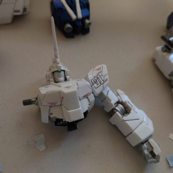 ユニコーンガンダム(ユニコーンモード)制作中……正直プロポーションはRGより好き 