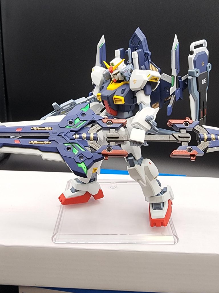 バックパックの形状を変えて、近接武器を変更する事が可能。