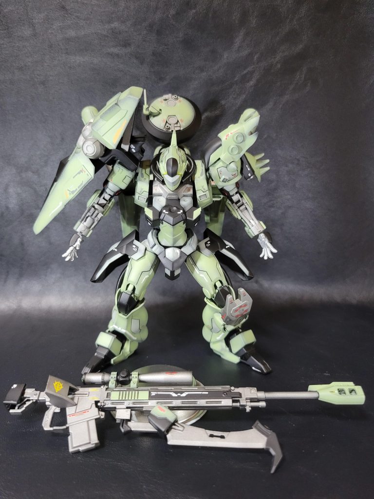 前側ライフルはオリジンザクのものにMSGのライフルのスコープと辟邪のナイフを合わせて一つで完結するようにしてます。