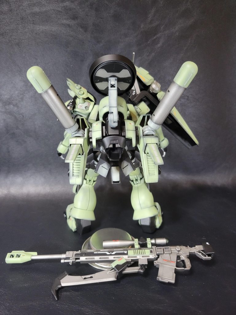 後側バックパックはグリムゲルデの胴体を核にして辟邪のパーツ等を混ぜ、レドームも着けました。