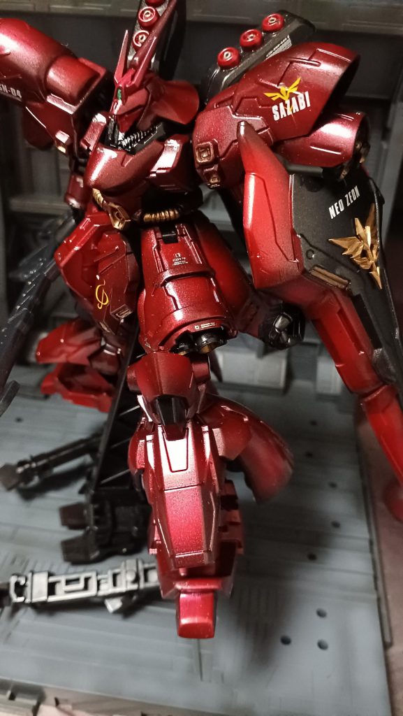 デカールは手持ちの中からそれらしく貼ってみました