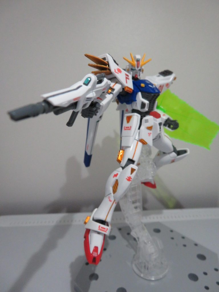 ビームライフルとビームシールド展開。