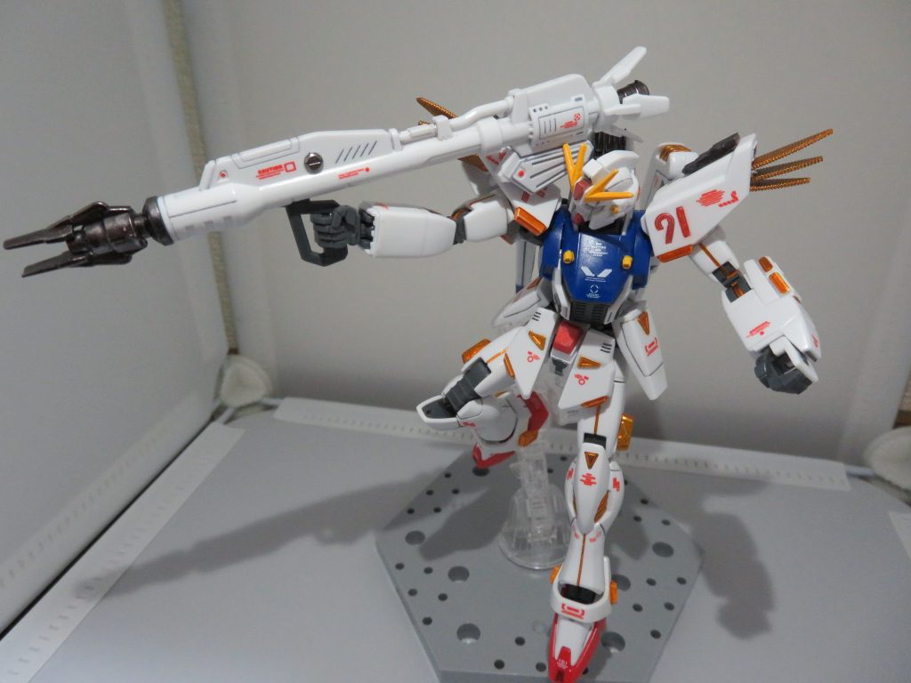 ビームランチャーフロントスカートは中央で分割しているので、可動の妨げになりません。