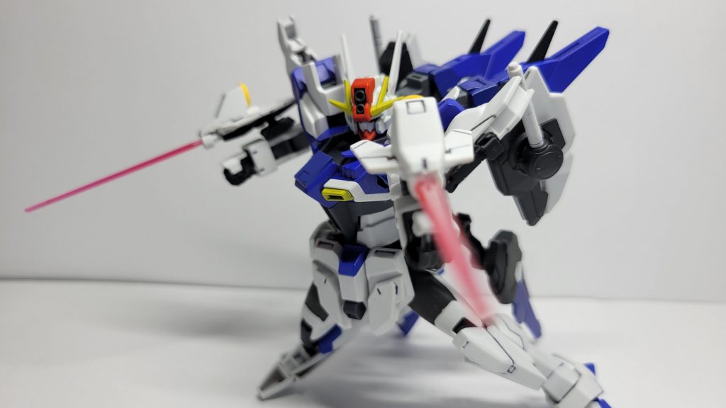 GNサーベルビットは脚部に装備されていて、常時はスラスター兼GNコンデンサーとして機能します。名前のとおりビットとして使用でき、また腕部に装備させるとビームトンファーとしても使用できます。