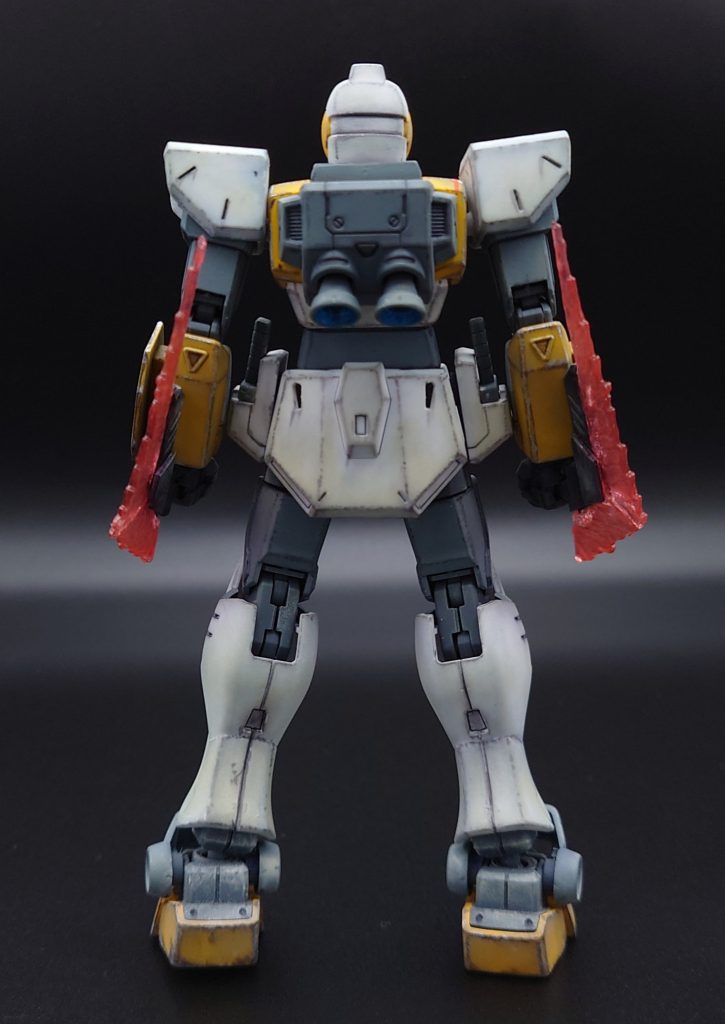 後ろ姿ビームトンファーのビーム部分は、旧キットのV2ガンダムのビームシールドをカットして作成しました。