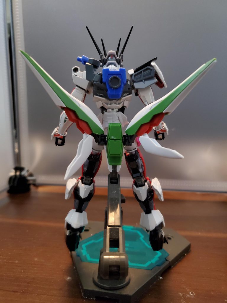 背面。クアンタのパーツはパテで土台を作って軸接続。ファントムも穴を空けて接続してます。