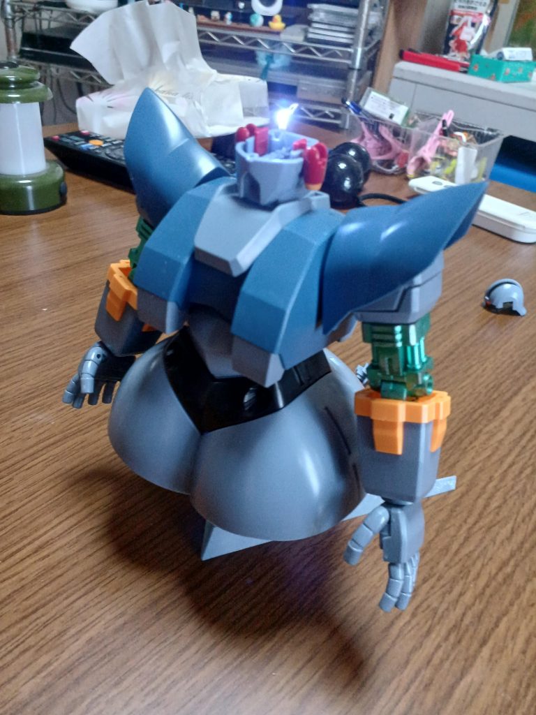 ワイヤーライトには全部で8個の電球が付いていましたが数が足りず全てのバーニアを光らすことはできませんでした..またいつか別のキットでリベンジしたい!!