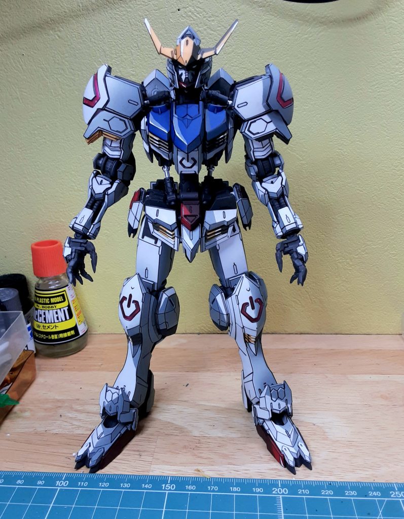 エッジに線を入れました。一気にアニメっぽくなったと思いませんか???