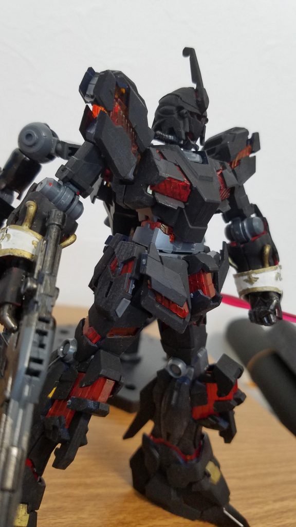 今製作中のグフカスタムの練習として改造したものです。エングレービングの塗装練習も兼ねています💦大分粗い作品ですが、どうぞよろしくお願いします(笑)