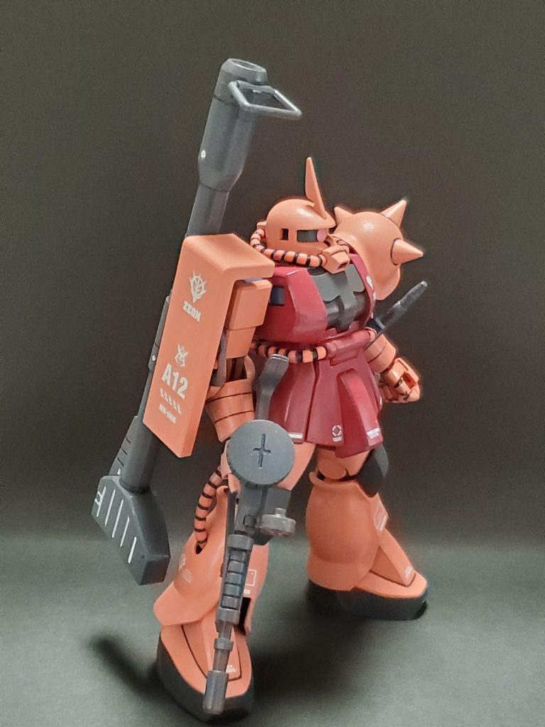 今回はこんな妄想イメージで言わずと知れたシャア専用ザクIIを制作しました~😊🎶筆塗り全塗装、合わせ目消し、デカール、艶消しスプレーで仕上げてます✨