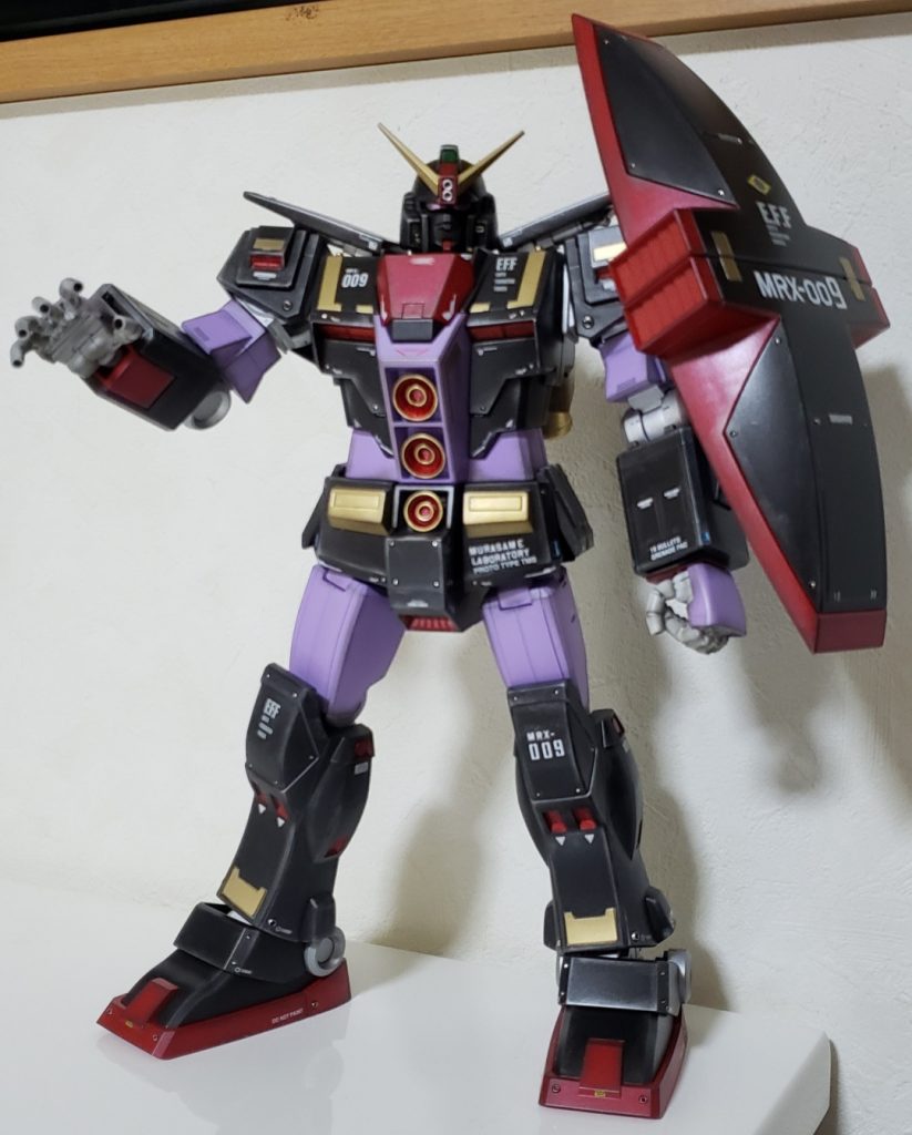 メタルパーツ(カシメ玉)を全身に124発装着してます。