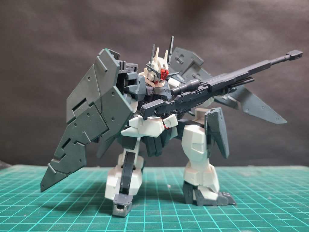 専用ライフル「GNラインライフル」を構えるオラクルテル!