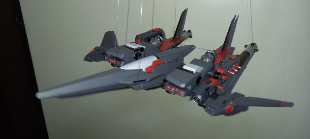 MSが被弾、異常等で不備が発生しバックパックだけの戦闘機モードこの状態でもライフル以外は使用できるので被弾しなければ戦闘続行は可能