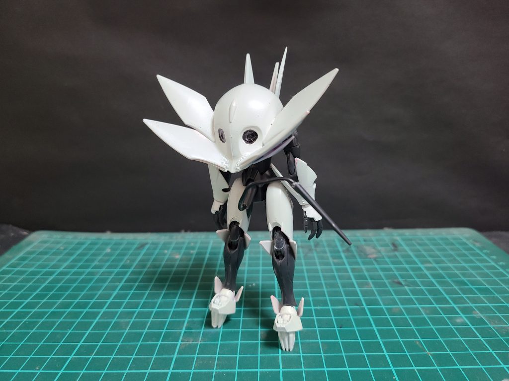 バックパックの羽の部分は二翼から四翼に変更され大幅な機動力を得た。腰部には手に取り付け武器として扱える「フェアリースピアー」がある