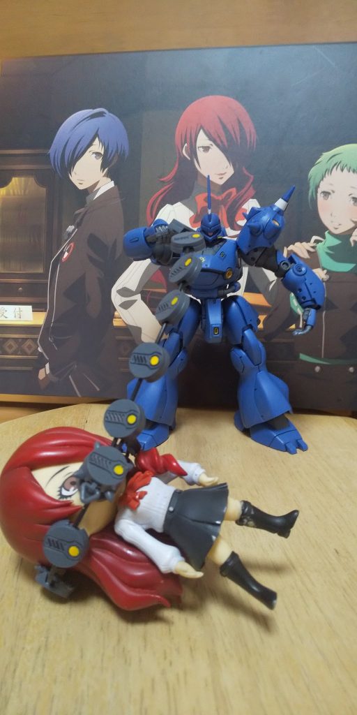 :ケンプファーの特徴な武器のチェーンマインだ。…おい!私ではない!やめるのだ!💦