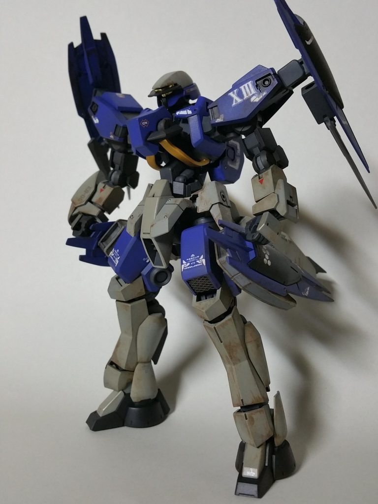 内容としてはシンプルに地上戦仕様グレイズのパーツを取り付けてあとは余っていたバインダーやクローを肩外に取り付けてといった感じです