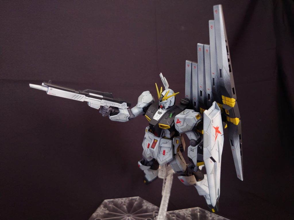 ゲームのビームライフル発射ポーズ?フィンファンネルが重くてバランスとるのが難しいですね。