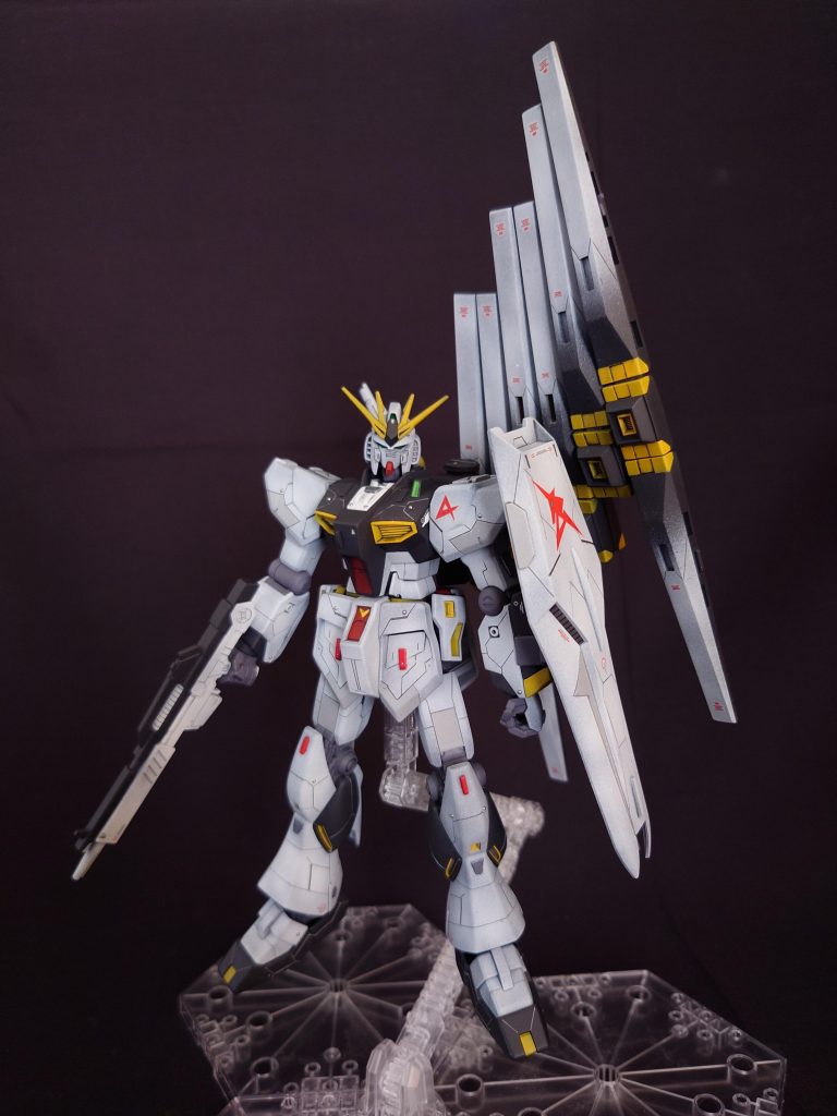 フィンファンネル装備HG HWSのフィンファンネルがあったので作成し、取り付けました。こちらはスジ彫りをちょっと追加と、デカールシールを貼っただけでほとんど手を付けてないです。こういう細かい武装ほど難しいですね。