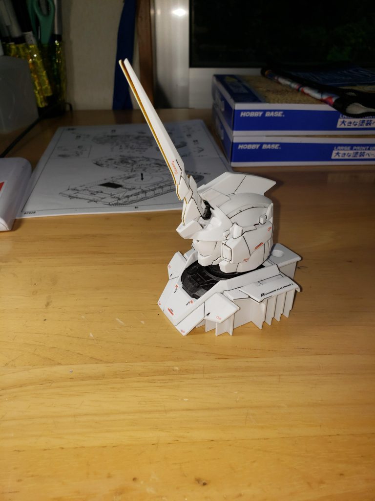 ユニコーンモードはこんな感じ。ユニコーンの大型プラモならではですかね?  ブレードアンテナがちゃんと閉まらなかったり、ズレたりするの。磁石もないので手の打ちようがありませんでした。