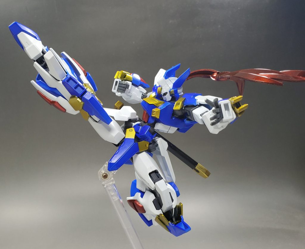 サイドスカートをリアスカートからの接続にしたので本来なら足の可動を阻害するようなポーズでもサイドスカートを逃がすことで大きなポーズを取らせられます。