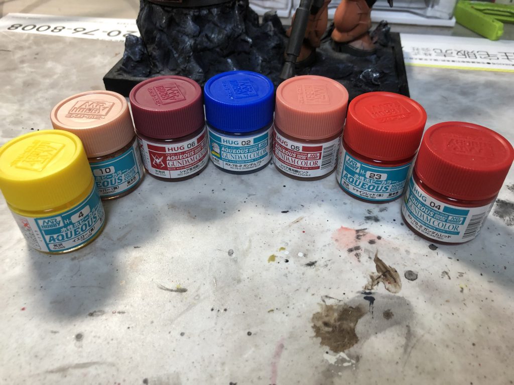 塗装は黒下地に7色で点描塗装。