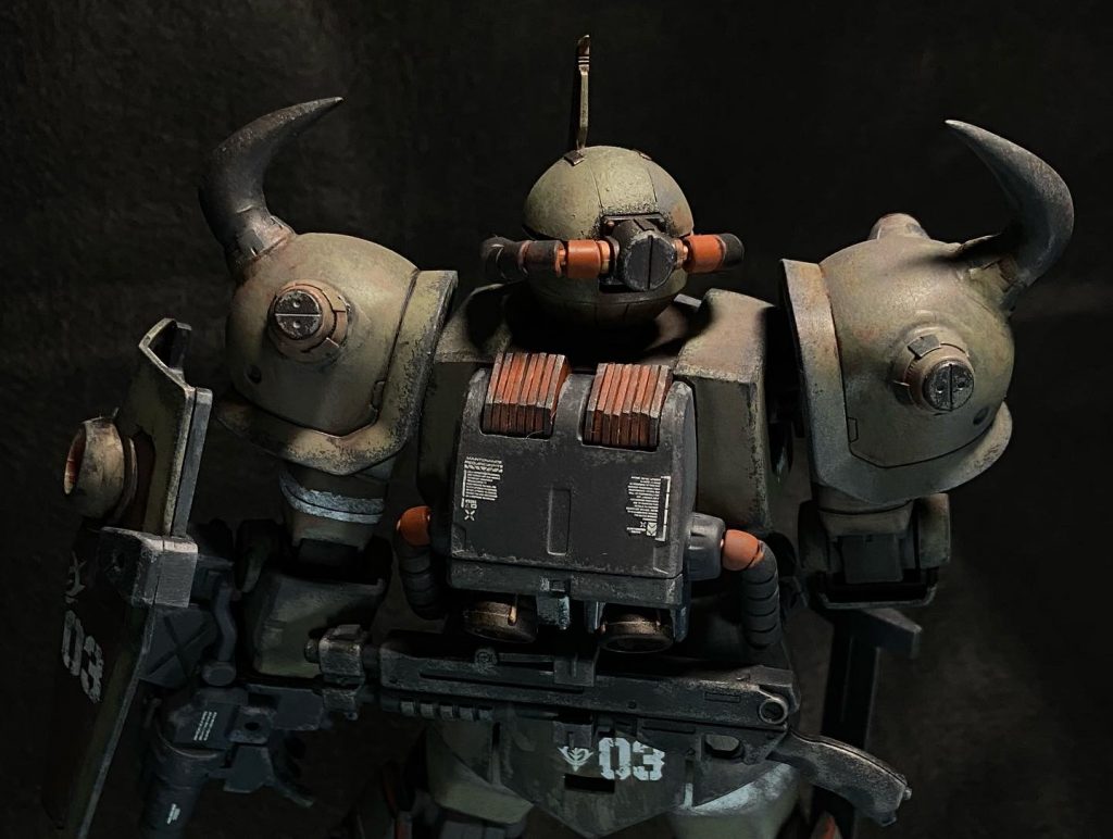 バックパック上部のダクトはバッククロージャー(食パンの袋を閉じるやつ)を加工して取り付けました。腰のショットガンはケンプファーより流用してます。