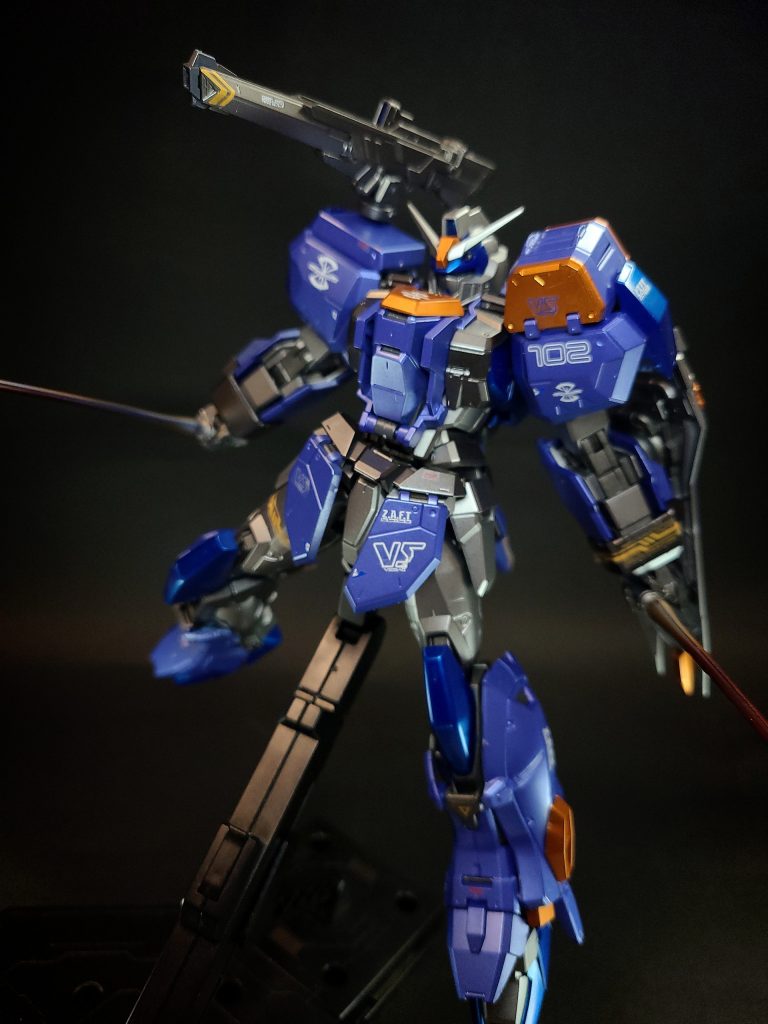 115mmレールガン・シヴァアサルトシュラウド装備後の追加武装。インド神話における破壊神の名を冠する武器。実体弾を電磁加速で撃ち出す武装で、速射性と威力に優れる反面、PS装甲には通用しない。その特性から、PS装甲を持たない複数の敵を相手取る場合を想定した武装と思われる。アサルトシュラウドの追加武装の中で最も強力な武装だが、対ストライクガンダム戦には不向きであり、汎用性や他の部隊との交戦の際の運用を想定していたのかもしれない。打倒ストライクを誓うイザークとしては複雑だろう。