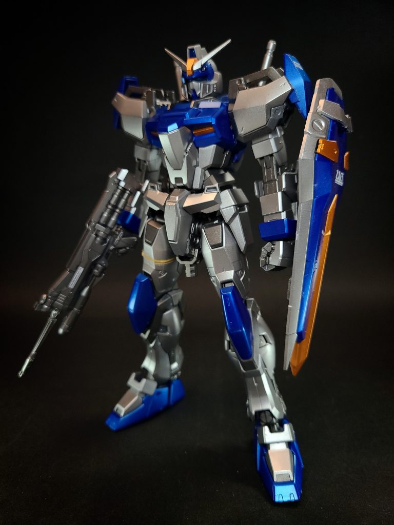 特殊機能フェイズシフト装甲一定の電圧を持つ電流を流して相転移させる特殊装甲。その際、装甲には色がつく。実弾兵器をほぼ無効化でき、単独での大気圏突入も可能だが、高出力のビーム兵器の前には無力である。