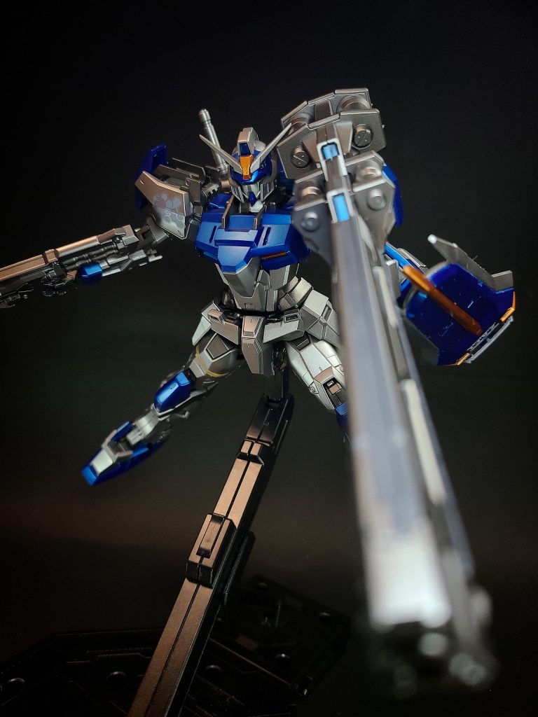 350mmレールバズーカ ゲイボルグ設定のみで未使用となった幻の武装。ジンやストライクのバズーカとは違い、予備バッテリーが搭載された事で長大に設計した銃身を使い、砲弾を内部で電磁加速させ撃ち出すリニアキャノンに近い武器。ヘリオポリスに残されていたがロンド・ギナ・サハクが持ち出し、ガンダムアストレイ ゴールドフレームの武装として使用された。ゲーム『SDガンダム GGENERATION SEED』では本機が装備している。