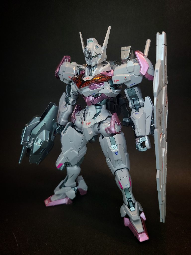 コンポガンビットシールドGUNDビット。通称『ガンビット』と呼ばれる次世代群体遠隔操作兵器システムで構成されたシールド