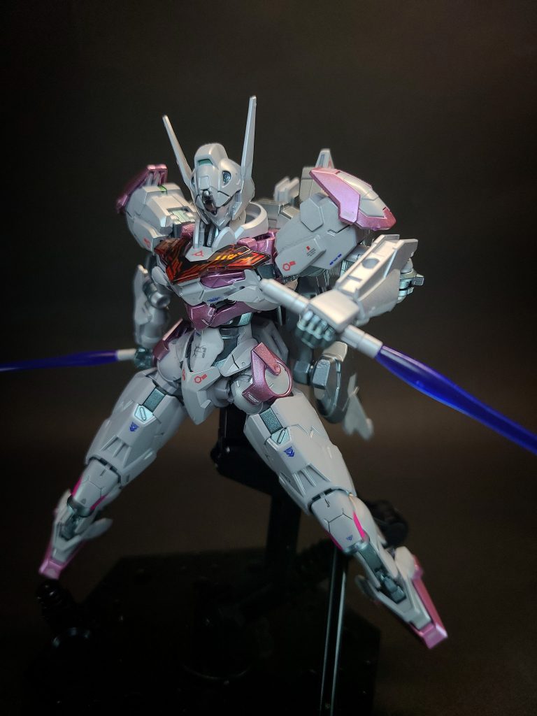 通常はバックパックの上部にマウントされている。