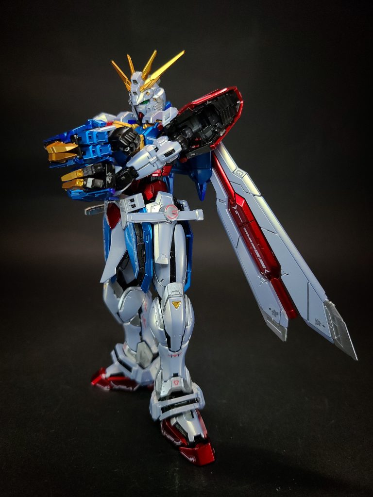 シャイニングガンダムからはすべてのデータがフィードバックされ、その性能はノーマルモードの時点でシャイニングガンダムの「スーパーモード」を凌駕[5]。さらにガンダムファイター (GF) のドモン・カッシュがギアナ高地での修行で体得した明鏡止水の境地によってスーパーモードを任意で使用可能となり、シャイニングガンダムの機体性能を凌駕したことから、ゴッドガンダムではより強力な「ハイパーモード」への移行を可能としている