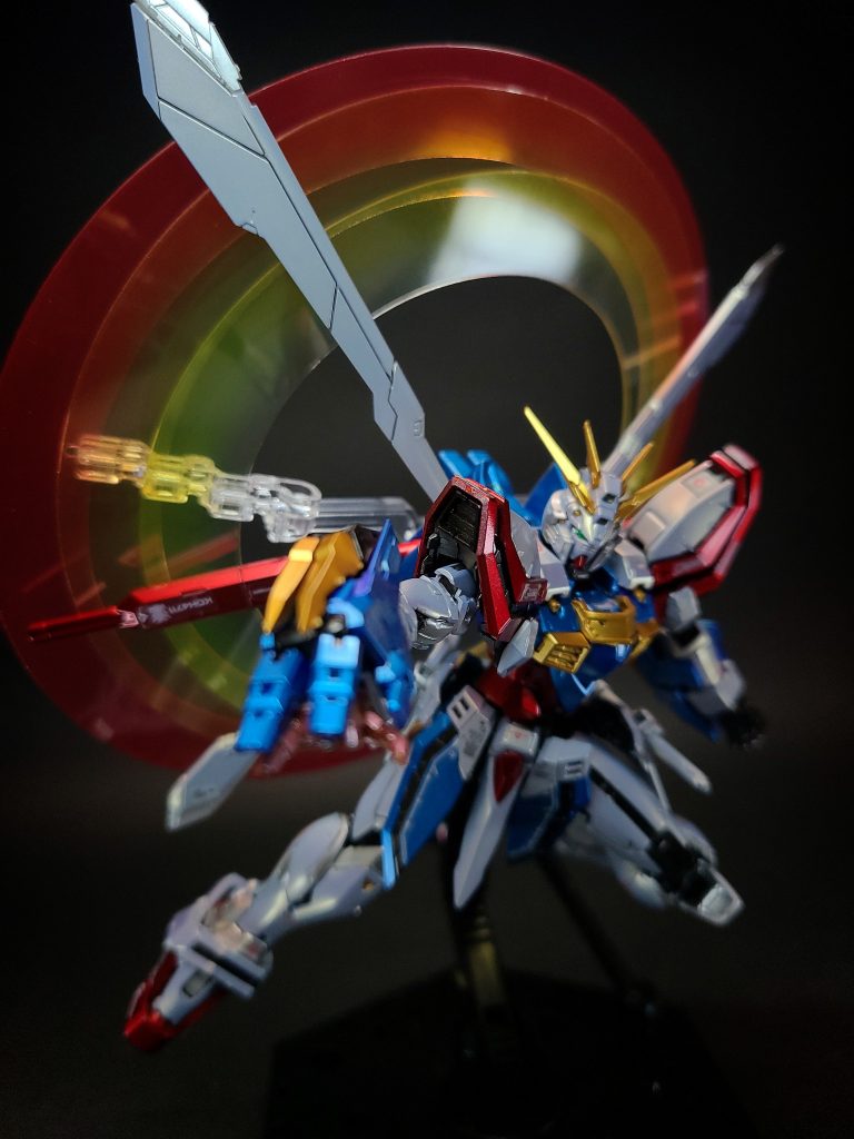 明鏡止水(めいきょうしすい)搭乗者であるドモン・カッシュが真の明鏡止水の境地に達することで発現し、機体が黄金色に輝く。最初は、ギアナ高地に出現したデビルガンダムとの戦闘中に怒りに任せて戦おうとするドモンをマスター・アジアの攻撃からシュバルツが身を挺して救ったことで、己の未熟を悟ったドモンが明鏡止水の境地に到達してシャイニングガンダムに発現した。