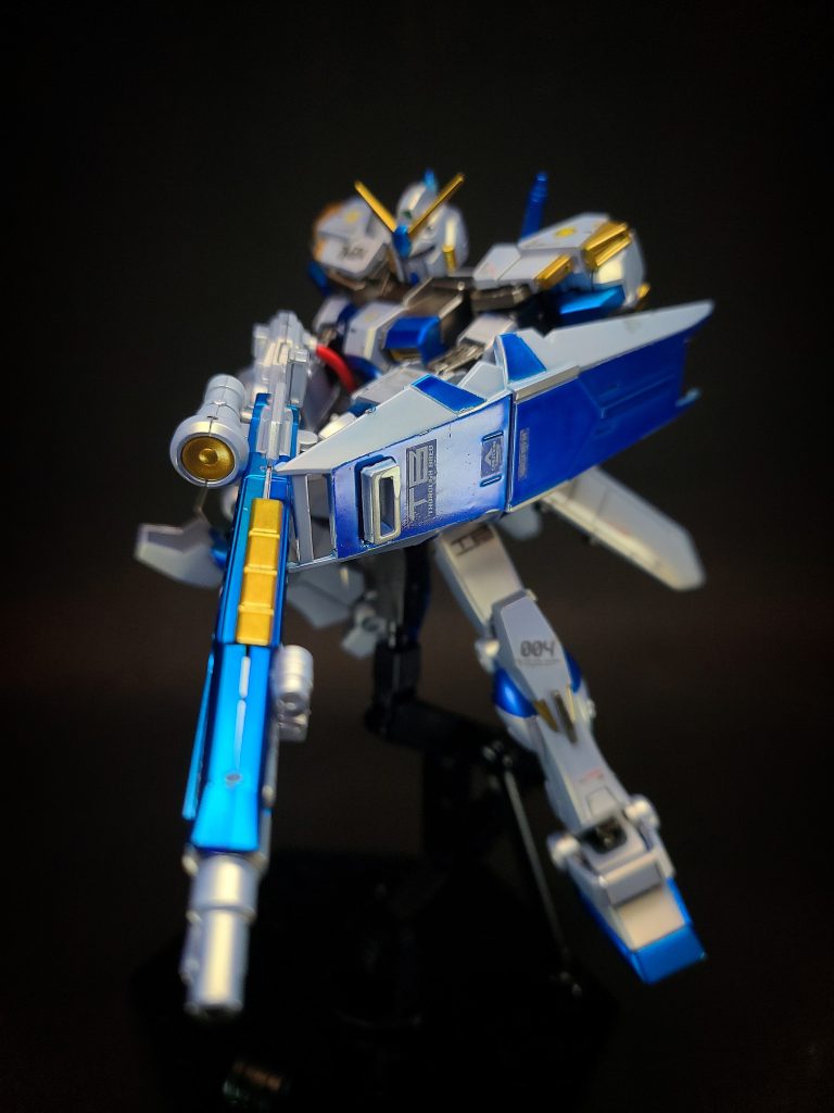 武装・必殺攻撃60mmバルカン砲頭部に2門内蔵されている。ハンド・ビーム・ガン両腕に1門ずつ内蔵されている。